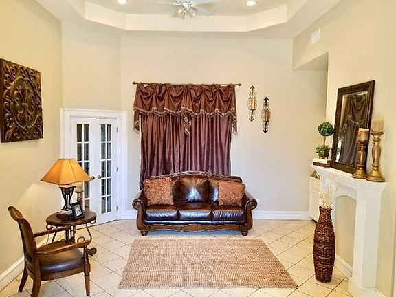 3rd image of 810 Quail Hollow Dr