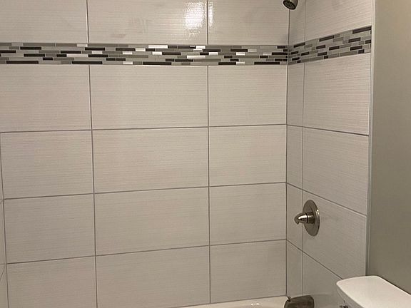 3rd image of 212 Peete St #22