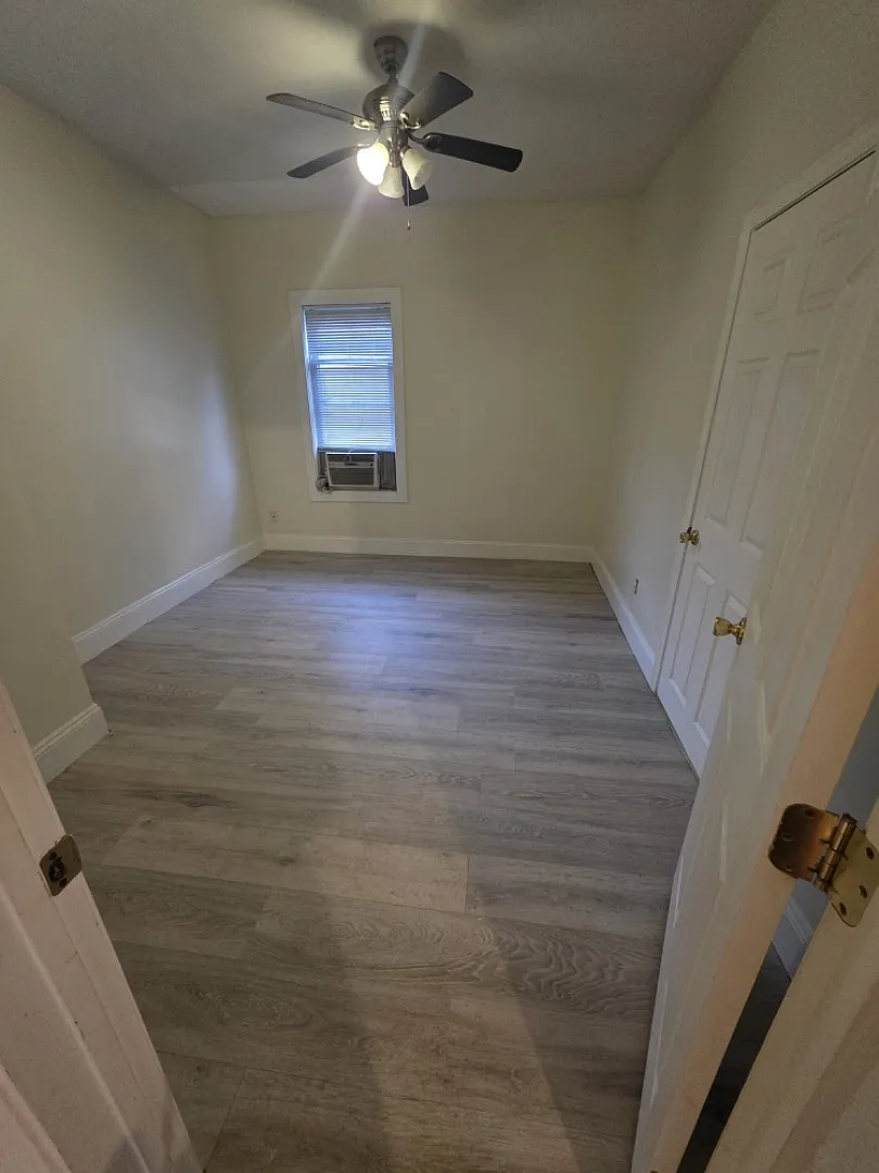 Unit Photo - 1029 Plymouth Ave #1