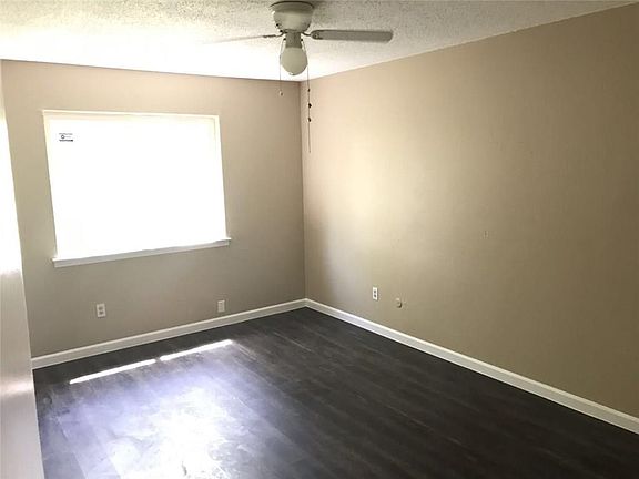 5th image of 1306 Cove Dr