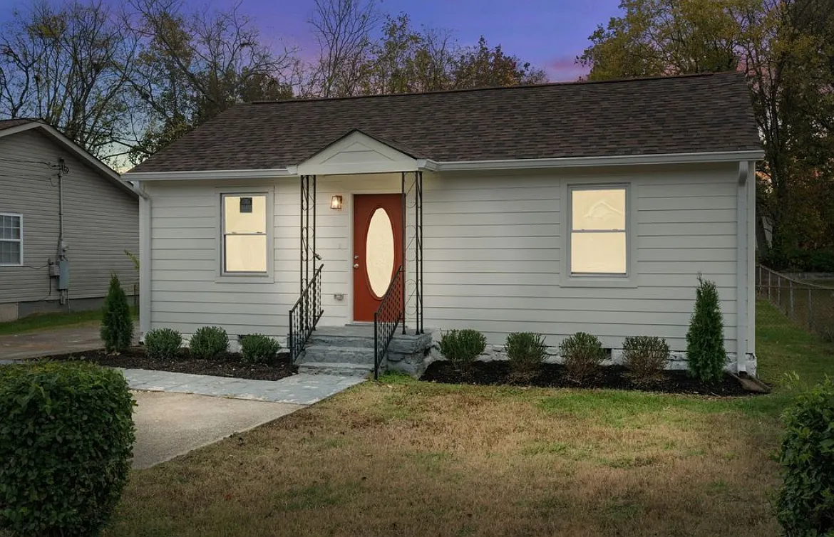 2713 Vance Ave — Photo 1