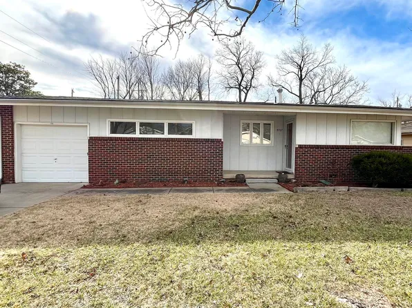 5727 E Memphis St, Bel Aire, KS 67220