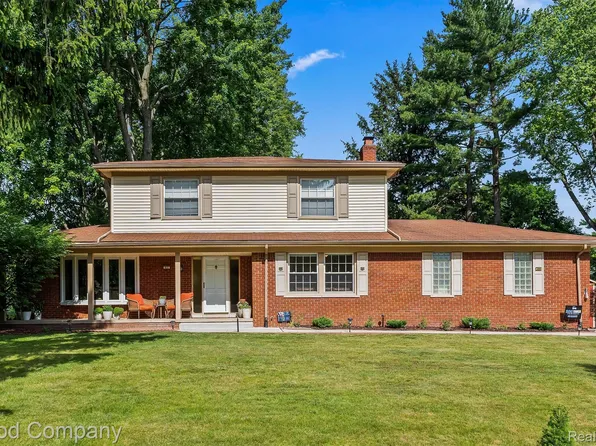 833 Cobblestone Dr, Rochester Hills, MI 48309