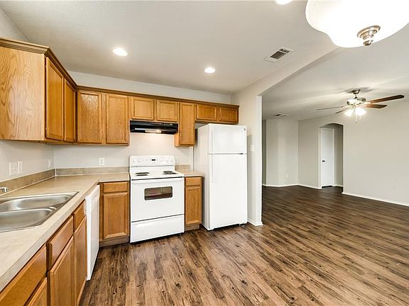 5th image of 1109 Ben Dr