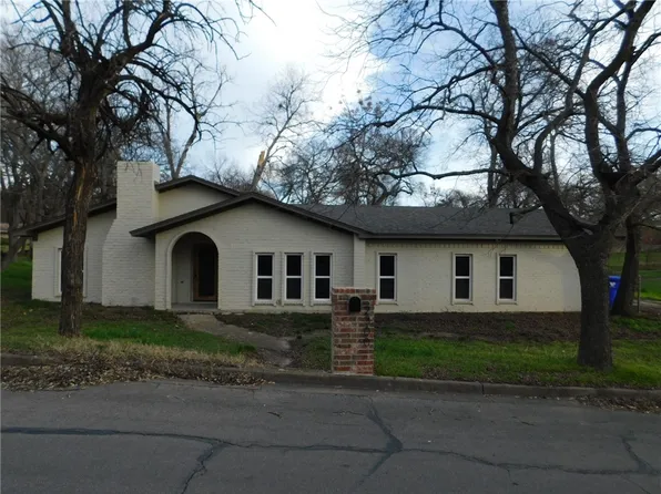 2300 Stewart Dr, Waco, TX 76708