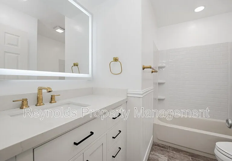 633 R Ave #35 — Photo 11