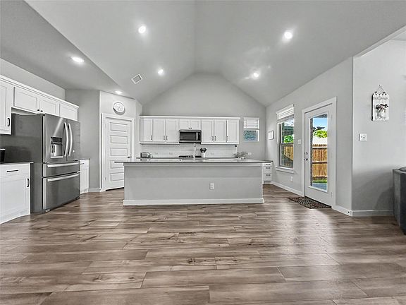 4th image of 5107 Bellhurst Dr