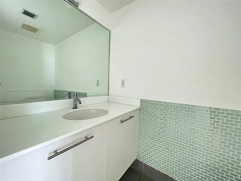 92 SW 3rd St #33 — Photo 11