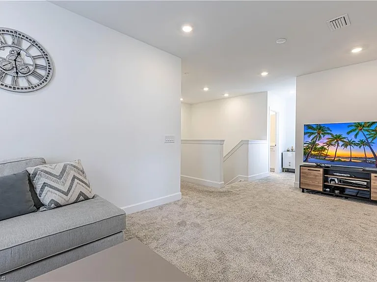 1854 Mesa Ln — Photo 9