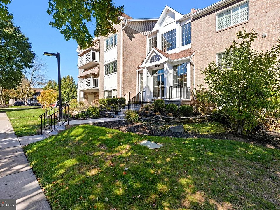 1st image of 10 Bandon Ct Unit 302