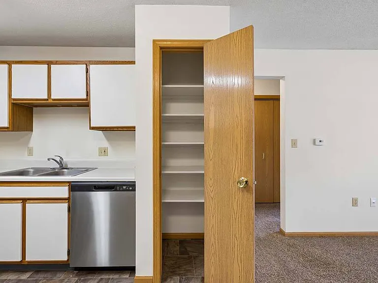 Highland View Apartments — Photo 218