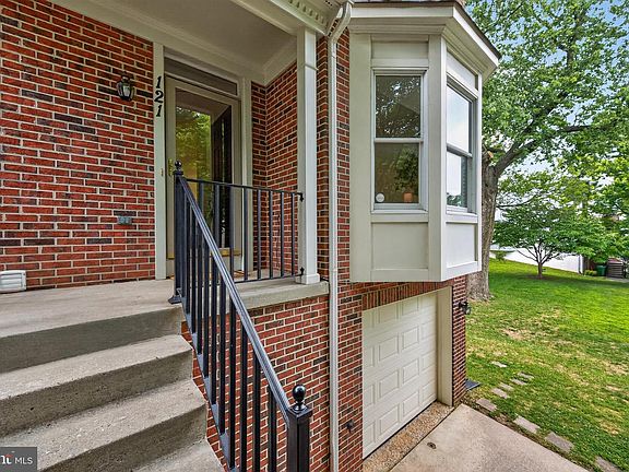 4th image of 121 Swarthmore Ave