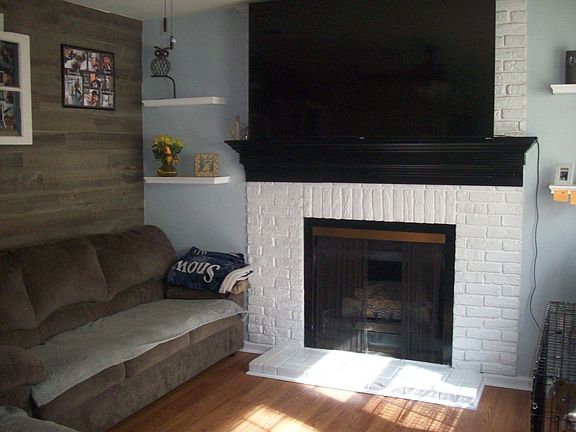 3rd image of 8211 Wood Haven Rd