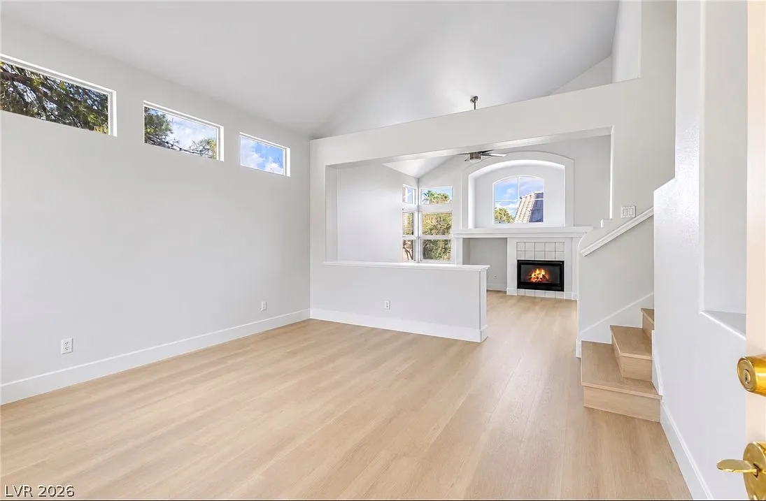 3 bed, 2.5 bath, 1559 sqft, $2,385 — Photo 3