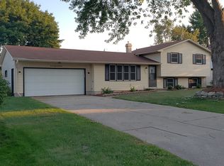 2843 Brookview Ct, Green Bay, WI 54313