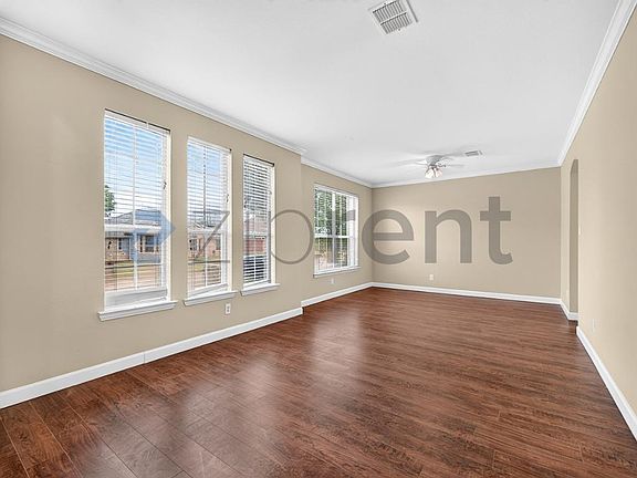 5th image of 1228 Hillcrest Dr