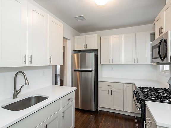 5th image of 4 Arbor Pl APT 2