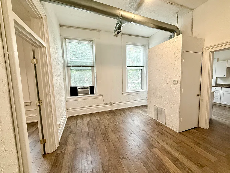 206 E 8th St #2 — Photo 7