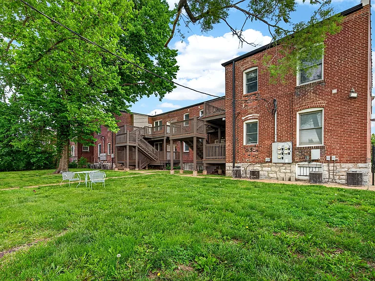 5750 Pershing Ave #2W — Photo 23
