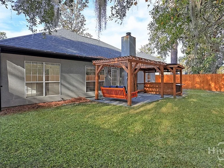 110 Saint Ives Way — Photo 32