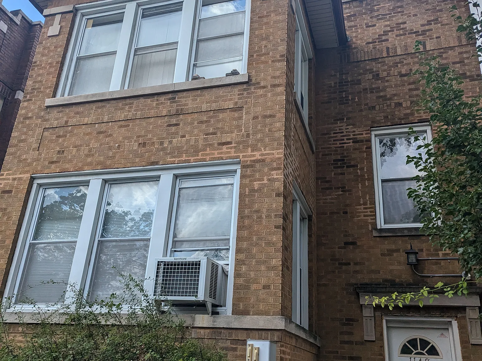 1148 N Mayfield Ave — Photo 2