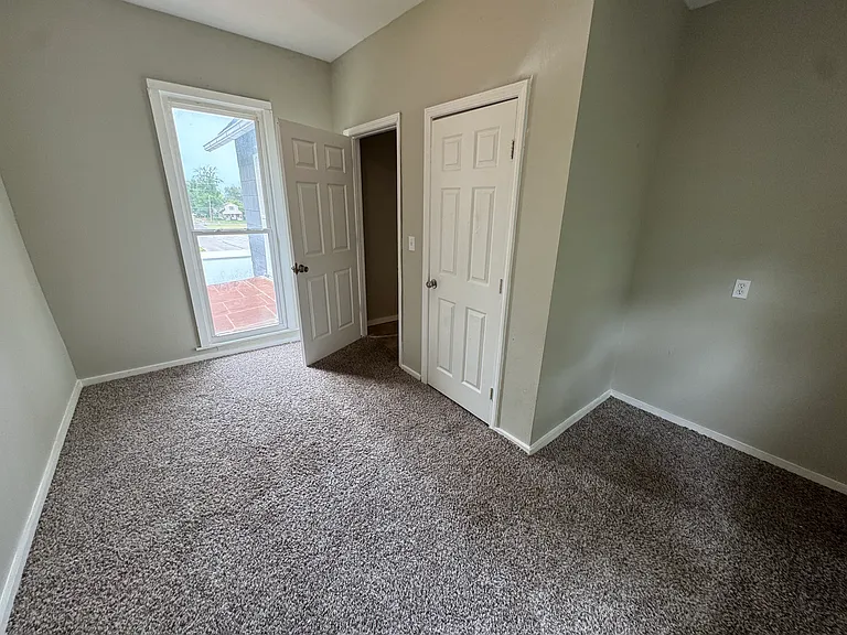 500 E Mechanic St — Photo 4