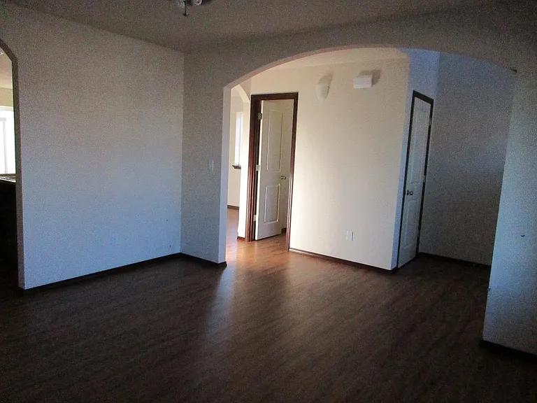 117 N Lenore Ave — Photo 8