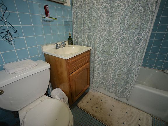 4th image of 34-23 43rd St #1F