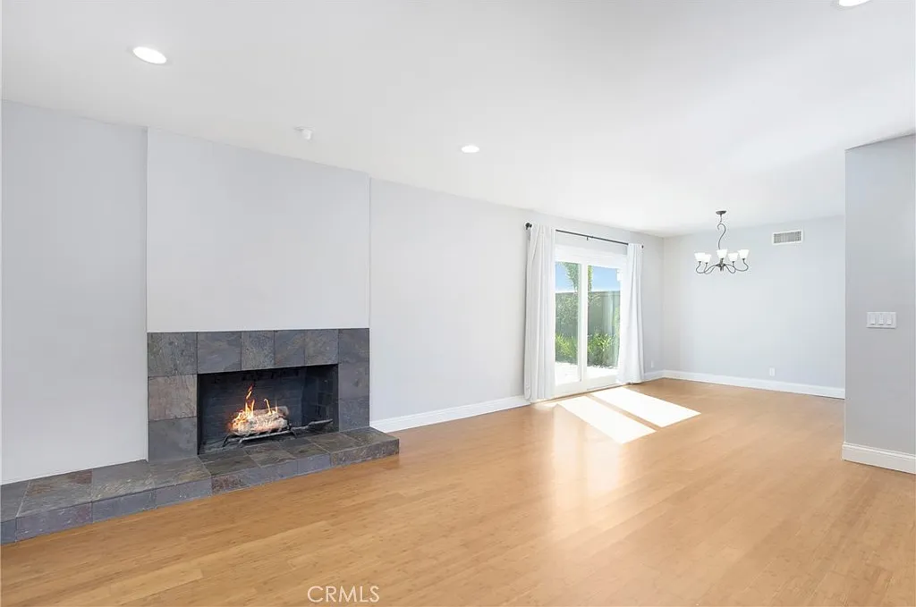 4 bed, 2.5 bath, 2000 sqft, $6,000 — Photo 3