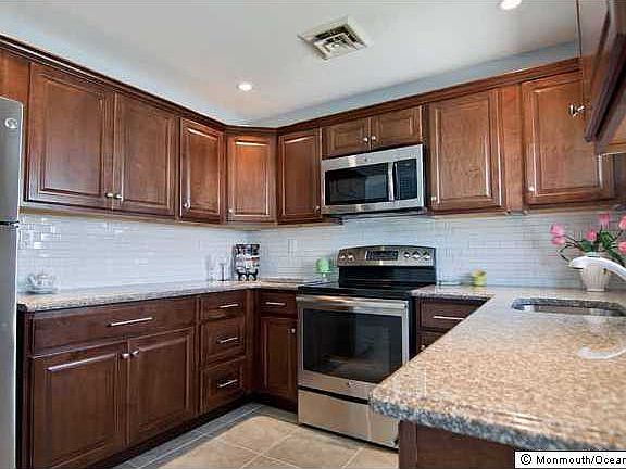5th image of 1268 Hamilton Court #A