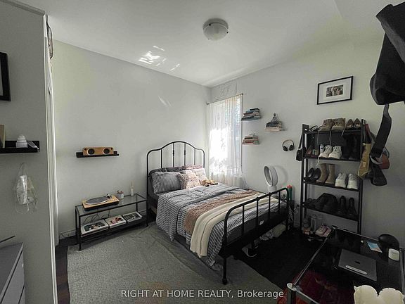 2nd image of 570 Bathurst St #2