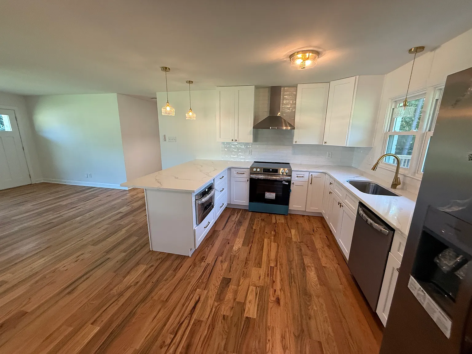 3 bed, 2450 sqft, $2,350 — Photo 3