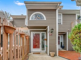 159 Grandview Ln, Mahwah, NJ 07430