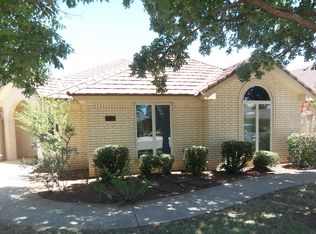 121 Aransas Ave, Levelland, TX 79336
