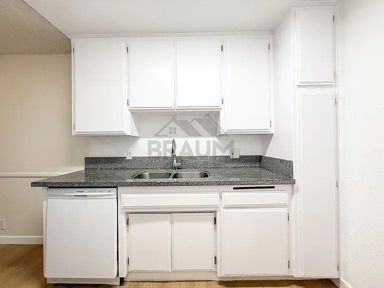 11007 Hartsook St #112 — Photo 13
