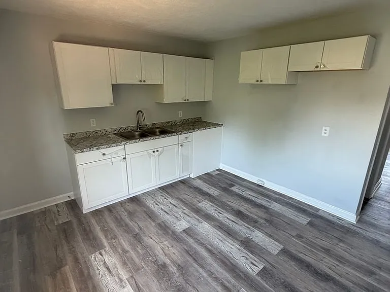 1350 N Chestnut St — Photo 5