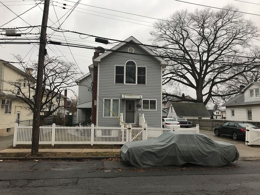 1st image of 1445 Sweetman Ave