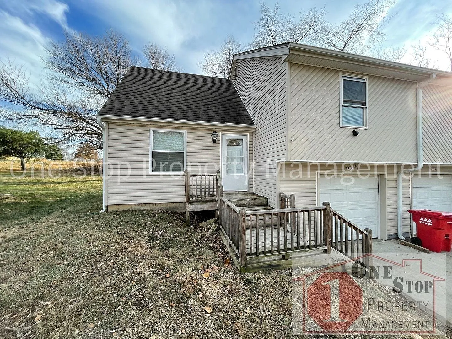 Updated 3 Bedroom, 1 Bathroom Duplex in Independence, MO — Photo 1