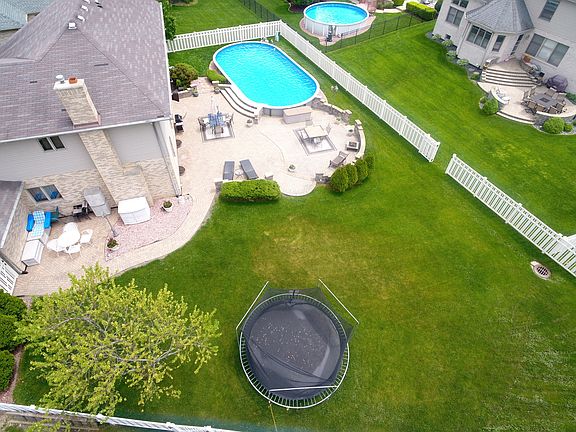 3rd image of 8731 Moss Ct