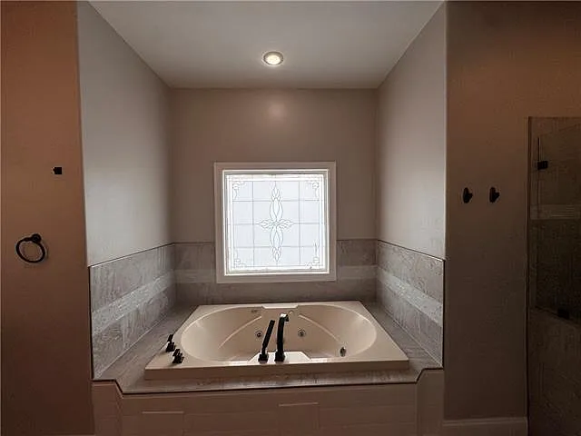220 Surrey Dr — Photo 13
