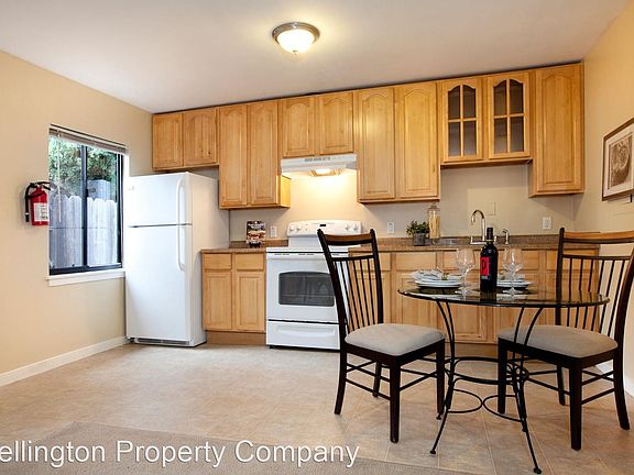 2nd image of 339 41st St APT D
