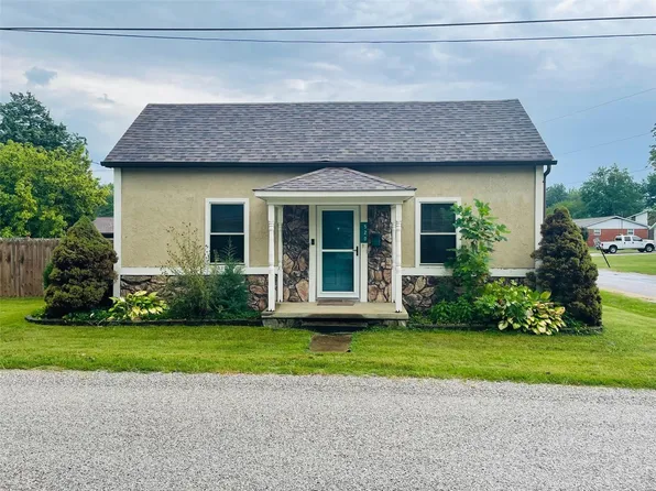 520 W Harrison St, Millstadt, IL 62260