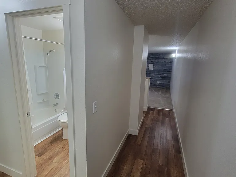 Nob Hill Apartments — Photo 37