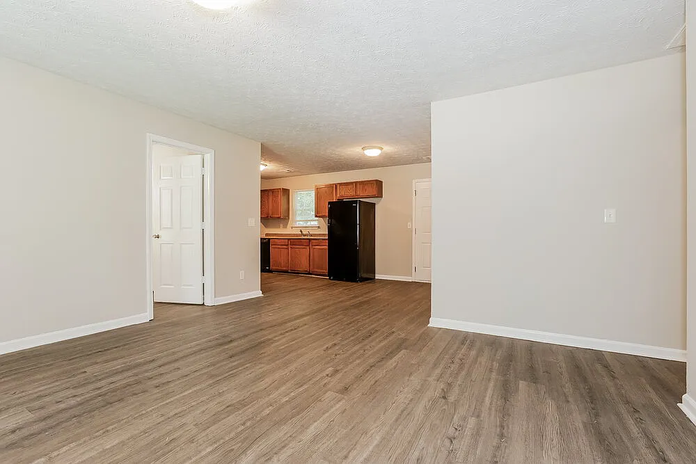 5 bed, 2.0 bath, 1296 sqft, $1,705 — Photo 4