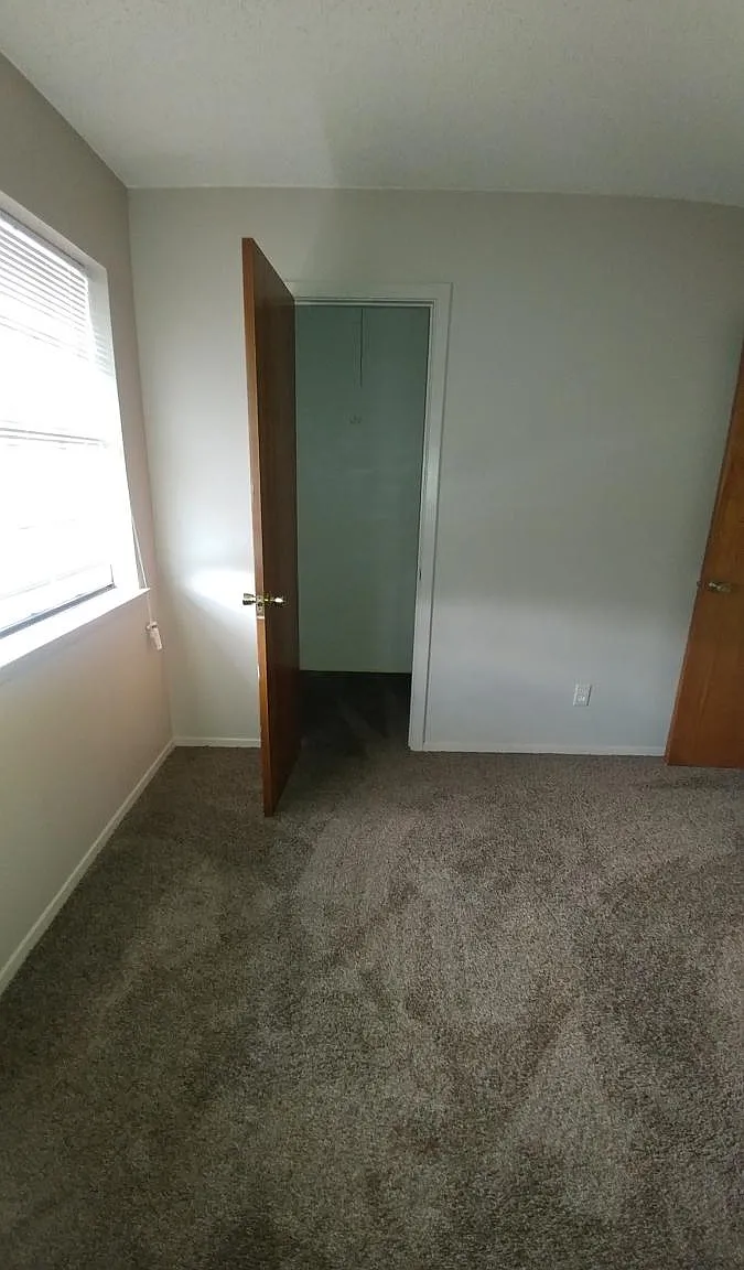 2 bed, 1.5 bath, 900 sqft, $1,000 — Photo 2