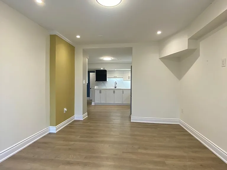 137 Spring Azure Cres #BASEMENT — Photo 9