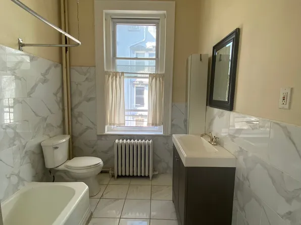 310 N 33rd St, Philadelphia, PA