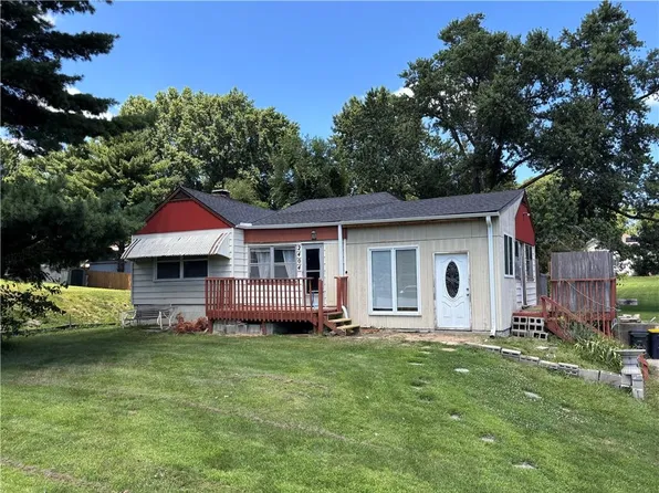 2404 NE 72nd St, Gladstone, MO 64118