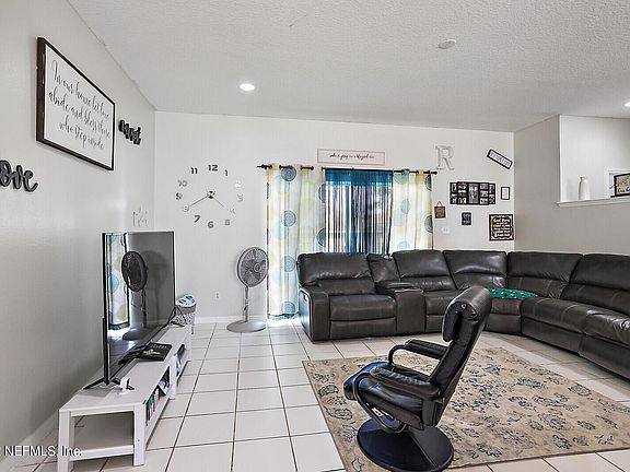 5th image of 208 Patrice Hope St