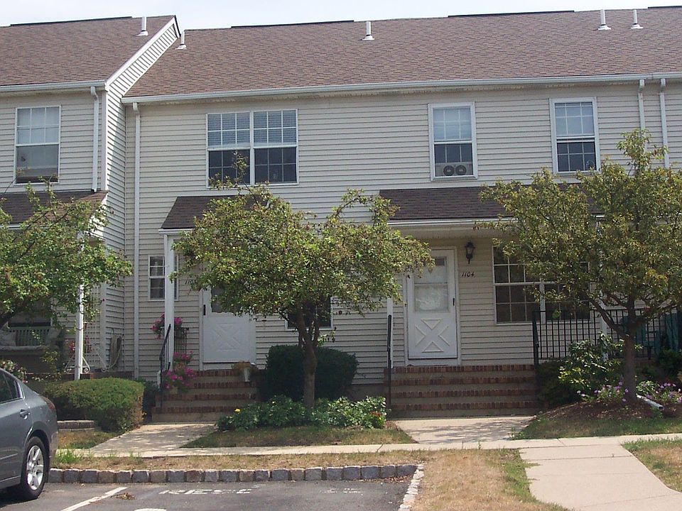 GORGEOUS BAINBRIDGE MODEL!